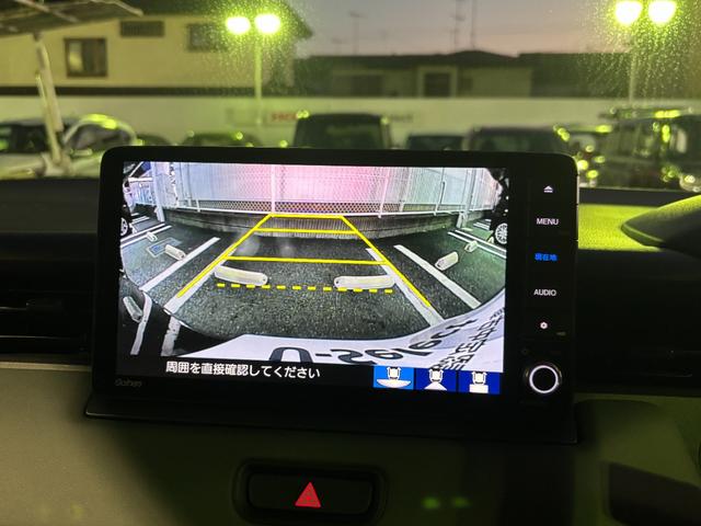 ヴェゼル ｅ：ＨＥＶＸ・ＨｕＮＴパッケージ　盗難防止システム　地デジフルセグ　サイドエアバッグ　Ｂカメラ　クリアランスソナー　横滑り防止機能　スマートキー　エアコン　運転席エアバッグ　アイドリングストップ（3枚目）