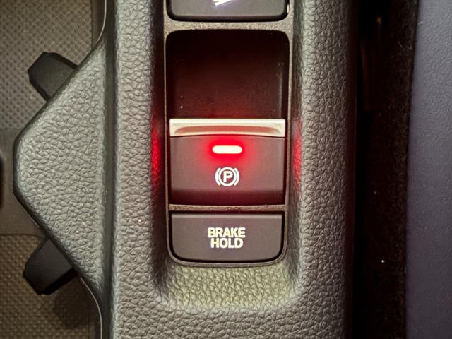 ヴェゼル ｅ：ＨＥＶＸ・ＨｕＮＴパッケージ　盗難防止システム　地デジフルセグ　サイドエアバッグ　Ｂカメラ　クリアランスソナー　横滑り防止機能　スマートキー　エアコン　運転席エアバッグ　アイドリングストップ（6枚目）