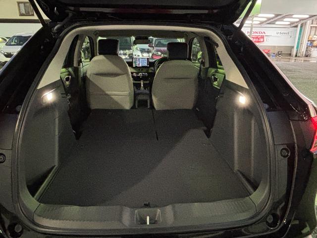 ヴェゼル ｅ：ＨＥＶＸ・ＨｕＮＴパッケージ　盗難防止システム　地デジフルセグ　サイドエアバッグ　Ｂカメラ　クリアランスソナー　横滑り防止機能　スマートキー　エアコン　運転席エアバッグ　アイドリングストップ（15枚目）