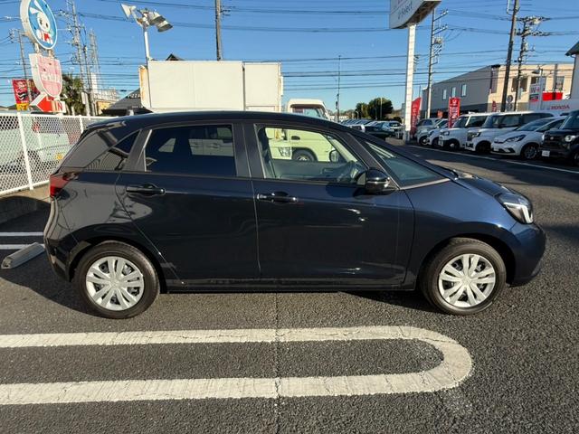 フィット e:HEVホーム デモカー 前後誤発進抑制機能 助手席エアバッグ 運転席エアバッグ 1オナ LEDライト バックカメラ ABS サイドエアバッグ オートクルーズコントロール フルセグTV スマートキー 盗難防止システム(17枚目)