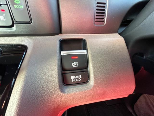 Ｎ－ＢＯＸジョイ ベースグレード　当社デモカー　踏み間違い防止装置　Ｂカメラ　横滑り防止機能　ＬＥＤランプ　点検記録簿　クルーズコントロール　パワーウィンドウ　前席シートヒーター　スマートキー　フルセグＴＶ　両側電動ドア　キーレス（7枚目）