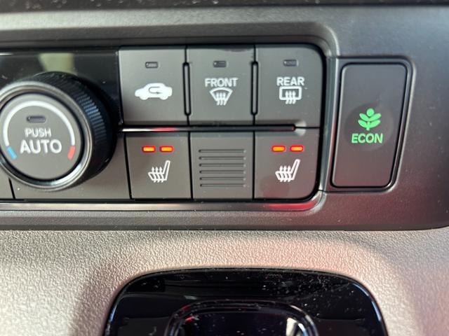 Ｎ－ＢＯＸジョイ ベースグレード　当社デモカー　踏み間違い防止装置　Ｂカメラ　横滑り防止機能　ＬＥＤランプ　点検記録簿　クルーズコントロール　パワーウィンドウ　前席シートヒーター　スマートキー　フルセグＴＶ　両側電動ドア　キーレス（8枚目）