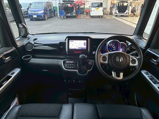 Ｎ－ＢＯＸカスタム ＧターボＳＳパッケージ　ＵＳＢポート　ＥＣＯＮ　Ｂモニター　ワンオーナー車　スマートエントリー　禁煙　ＶＳＡ　盗難防止システム　ＡＡＣ　ナビＴＶ　オートクルーズコントロール　サイドカーテンエアバック（11枚目）