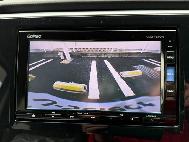 �o�b�N�ł̒��Ԃ����ȕ���^�]�ɂ��܂莩�M�̂Ȃ����ł�����̎��E����������T�|�[�g�B���S���ĎԌɓ��ꂪ�o����o�b�N�J�����𑕔����Ă��܂��I