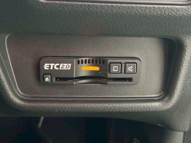 オデッセイハイブリッド ｅ：ＨＥＶアブソルート　サイドカーテンエアバック　衝突被害軽減ブレーキ　ＬＥＤヘッドランプ　記録簿　両電動ドア　ＵＳＢ　ＤＶＤ　バックカメラ　電動シート　フルオートエアコン　３列シート　スマートキー（6枚目）