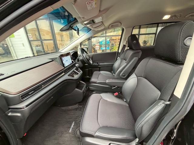 オデッセイハイブリッド ｅ：ＨＥＶアブソルート　サイドカーテンエアバック　衝突被害軽減ブレーキ　ＬＥＤヘッドランプ　記録簿　両電動ドア　ＵＳＢ　ＤＶＤ　バックカメラ　電動シート　フルオートエアコン　３列シート　スマートキー（13枚目）