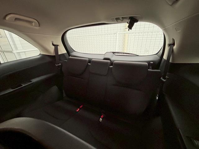 オデッセイハイブリッド ｅ：ＨＥＶアブソルート　サイドカーテンエアバック　衝突被害軽減ブレーキ　ＬＥＤヘッドランプ　記録簿　両電動ドア　ＵＳＢ　ＤＶＤ　バックカメラ　電動シート　フルオートエアコン　３列シート　スマートキー（15枚目）