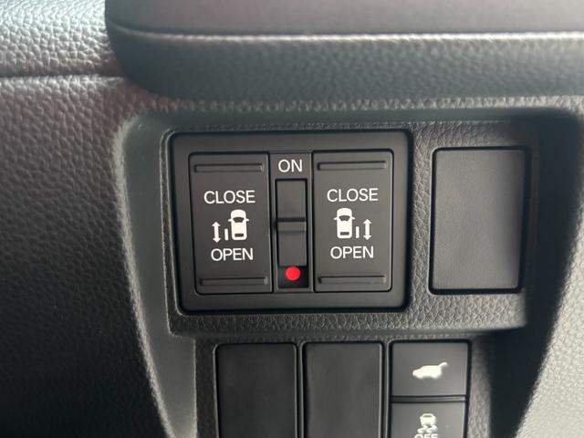 ステップワゴン ｅ：ＨＥＶスパーダプレミアムライン　マルチカメラ　両側自動ドア　Ｆセグ　クルーズＣ　助手席エアバッグ　スマートＫ　シ－トヒ－タ－　サイドカメラ　ＤＶＤ再生　バックカメラ　ＬＥＤライト　キーフリー（6枚目）