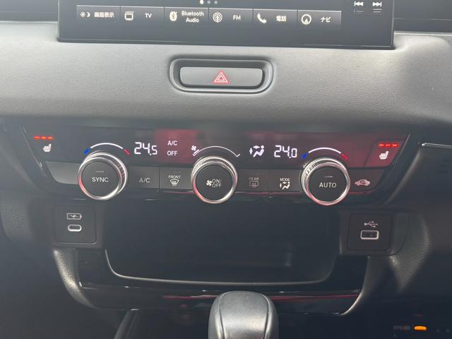 ヴェゼル ｅ：ＨＥＶＺ　当社デモカー　衝突回避支援ブレーキ機能　１オナ　スマキ　Ｐトランク　フルオートエアコン　エアバッグ　両席エアバック　記録簿付　パワーウィンドウ　ＬＥＤランプ　クルーズＣ　ナビ＆ＴＶ　キーレスエントリー（5枚目）