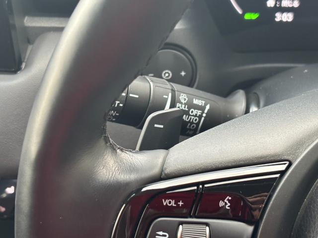 ヴェゼル ｅ：ＨＥＶＺ　当社デモカー　衝突回避支援ブレーキ機能　１オナ　スマキ　Ｐトランク　フルオートエアコン　エアバッグ　両席エアバック　記録簿付　パワーウィンドウ　ＬＥＤランプ　クルーズＣ　ナビ＆ＴＶ　キーレスエントリー（8枚目）