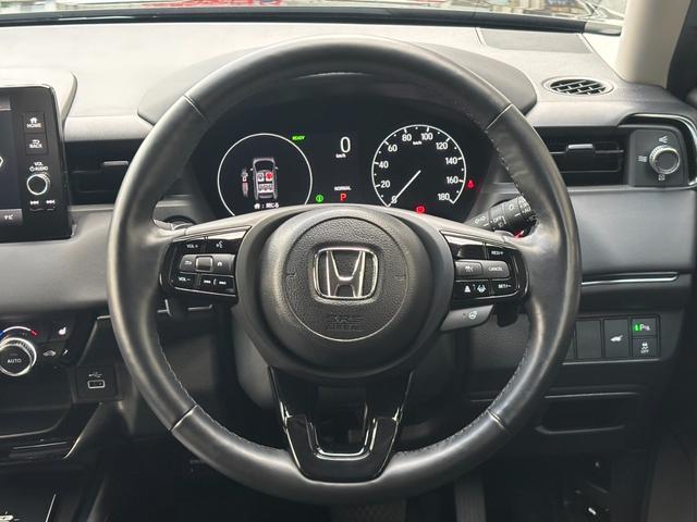 ヴェゼル ｅ：ＨＥＶＺ　当社デモカー　衝突回避支援ブレーキ機能　１オナ　スマキ　Ｐトランク　フルオートエアコン　エアバッグ　両席エアバック　記録簿付　パワーウィンドウ　ＬＥＤランプ　クルーズＣ　ナビ＆ＴＶ　キーレスエントリー（11枚目）