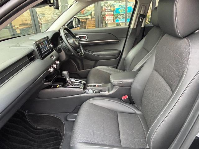 ヴェゼル ｅ：ＨＥＶＺ　当社デモカー　衝突回避支援ブレーキ機能　１オナ　スマキ　Ｐトランク　フルオートエアコン　エアバッグ　両席エアバック　記録簿付　パワーウィンドウ　ＬＥＤランプ　クルーズＣ　ナビ＆ＴＶ　キーレスエントリー（13枚目）