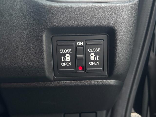 N-BOXカスタム ターボ 当社デモカー イモビライザー 1オナ 衝突被害軽減 フロントカメラ キーフリー ESC パワステ DVD再生 両席エアバック サイドエアバッグ ターボ車 USB接続 スマキー Bカメ パワーウィンドウ(6枚目)