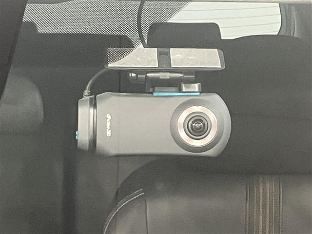 シエンタ ハイブリッドG クエロ 7人乗り 走行28000キロ 全周囲モニター ナビ&フルセグTV Bluetooth 両側電動スライドドア LEDヘッドライト ドラレコ スマートキー ETC ワンオーナー 定期点検記録簿(10枚目)