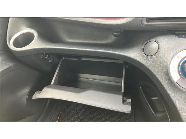 シエンタ ハイブリッド ファンベースG ESC プリクラッシュセーフティー パワステ メディアプレイヤー接続 運転席エアバック 整備記録簿 100V バックモニタ- LEDライト イモビライザー AW フルセグTV ドライブレコーダー(12枚目)