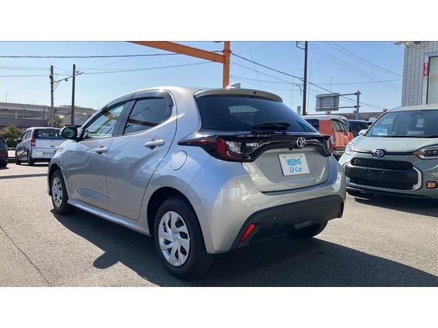 ヤリス G カーナビ Bカメラ エアコン スマートキー&プッシュスタート メモリーナビゲーション イモビ 横滑り防止システム クルーズC ABS パワーウィンドウ パワーステアリング Wエアバック ETC車載器(3枚目)