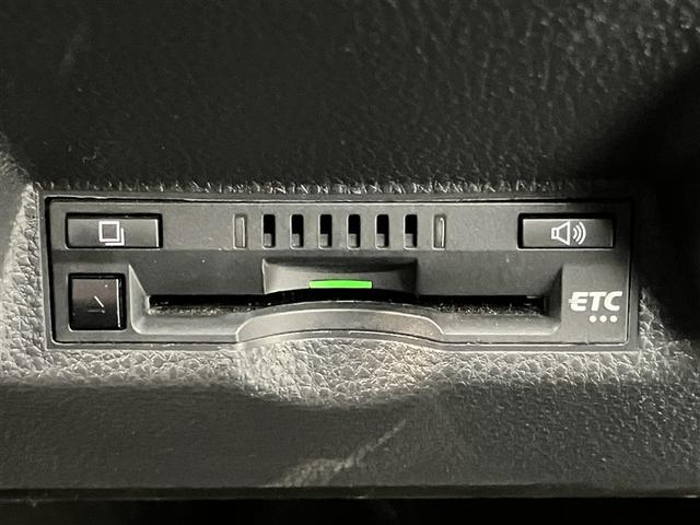 ヤリス ハイブリッドX カーテンエアバッグ イモビライザー バックモニター ワイヤレスキー ドラレコ ABS ナビ オートクルーズ ミュージックプレイヤー接続可 Wエアバック パワーウィンドウ オートエアコン ETC(8枚目)