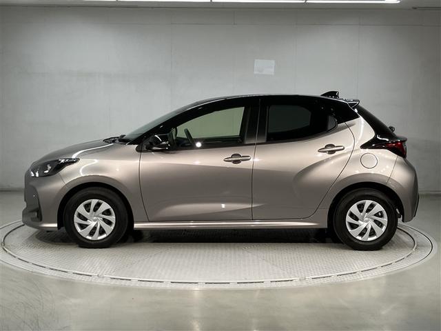 ヤリス G カーナビ 点検記録簿 Bカメラ エアコン スマートキー&プッシュスタート ドライブレコーダー メモリーナビゲーション イモビ 横滑り防止システム クルーズC ABS パワーウィンドウ 1オーナー(2枚目)