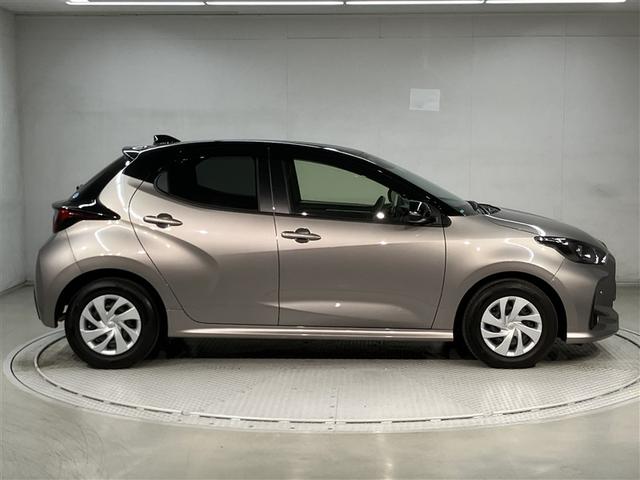 ヤリス G カーナビ 点検記録簿 Bカメラ エアコン スマートキー&プッシュスタート ドライブレコーダー メモリーナビゲーション イモビ 横滑り防止システム クルーズC ABS パワーウィンドウ 1オーナー(3枚目)