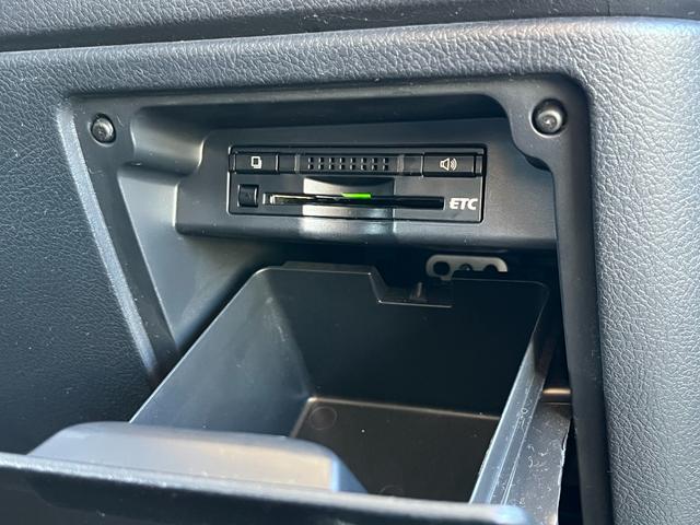 ZS 煌Z 両側電動スライドドア ハーフレザーシート バックカメラ フリップダウンモニター ETC HID フォグ スマートキー 純正アルミ エアロ パドルシフト ウォークスルー 3列シート プライバシーガラス(15枚目)