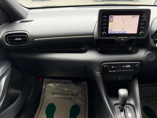 ヤリス ハイブリッドＸ　衝突軽減　レーンキープ　障害物センサー　アダプティブクルーズ　ナビ　Ｂカメラ　Ｂｌｕｅｔｏｏｔｈオーディオ　ＥＴＣ　Ｉストップ　キーレス　禁煙車　横滑り防止　ＡＢＳ　オートハイビーム　オートライト（40枚目）