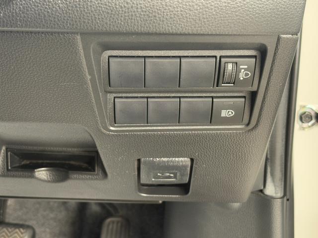 ヤリス Ｘ　衝突軽減　レーンキープ　ナビ　Ｂカメラ　Ｂｌｕｅｔｏｏｔｈオーディオ　キーレス　禁煙車　横滑り防止　ＡＢＳ　オートハイビーム　オートライト　電格ミラー　運転席エアバッグ　助手席エアバッグ（8枚目）