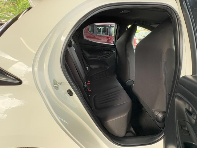 ヤリス Ｘ　衝突軽減　レーンキープ　ナビ　Ｂカメラ　Ｂｌｕｅｔｏｏｔｈオーディオ　キーレス　禁煙車　横滑り防止　ＡＢＳ　オートハイビーム　オートライト　電格ミラー　運転席エアバッグ　助手席エアバッグ（26枚目）
