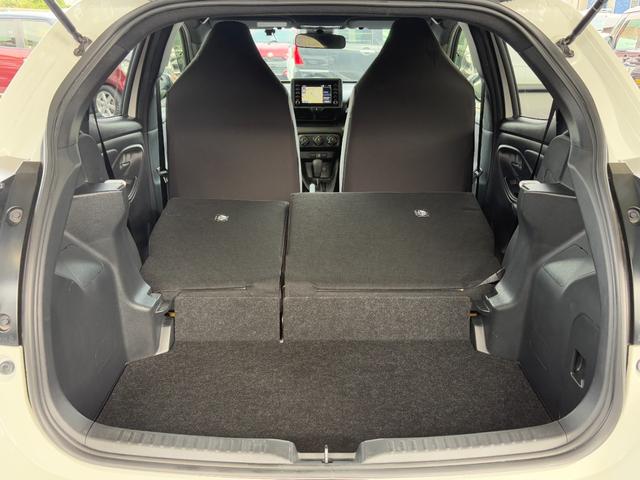 ヤリス Ｘ　衝突軽減　レーンキープ　ナビ　Ｂカメラ　Ｂｌｕｅｔｏｏｔｈオーディオ　キーレス　禁煙車　横滑り防止　ＡＢＳ　オートハイビーム　オートライト　電格ミラー　運転席エアバッグ　助手席エアバッグ（29枚目）