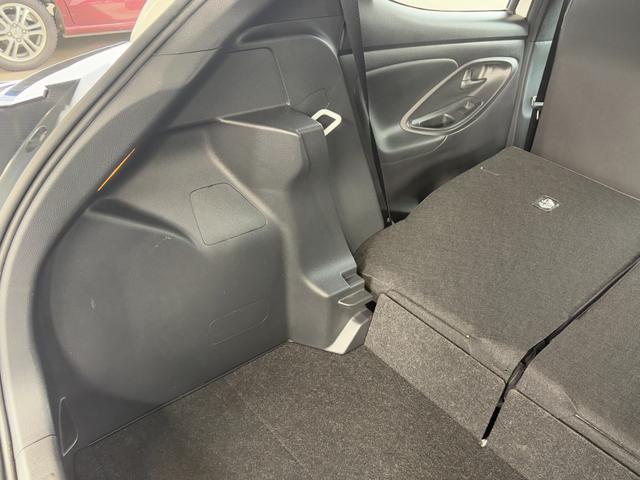 ヤリス Ｘ　衝突軽減　レーンキープ　ナビ　Ｂカメラ　Ｂｌｕｅｔｏｏｔｈオーディオ　キーレス　禁煙車　横滑り防止　ＡＢＳ　オートハイビーム　オートライト　電格ミラー　運転席エアバッグ　助手席エアバッグ（30枚目）