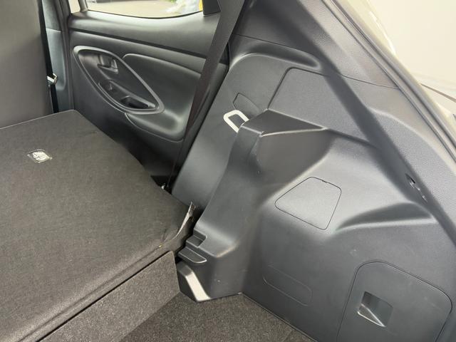 ヤリス Ｘ　衝突軽減　レーンキープ　ナビ　Ｂカメラ　Ｂｌｕｅｔｏｏｔｈオーディオ　キーレス　禁煙車　横滑り防止　ＡＢＳ　オートハイビーム　オートライト　電格ミラー　運転席エアバッグ　助手席エアバッグ（31枚目）