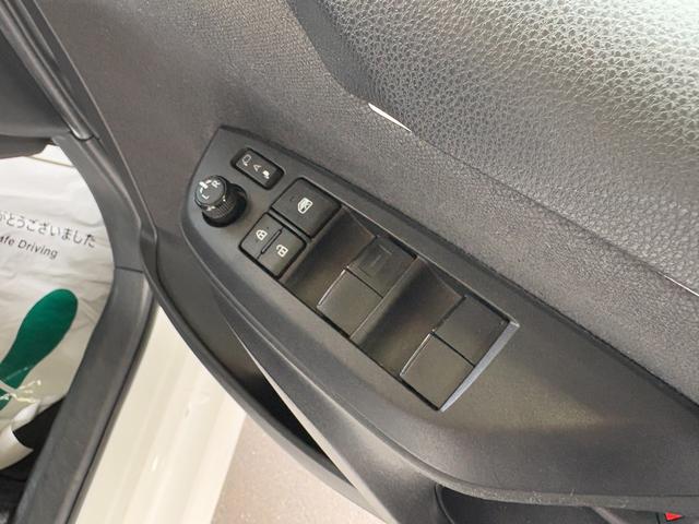 ヤリス Ｘ　衝突軽減　レーンキープ　ナビ　Ｂカメラ　Ｂｌｕｅｔｏｏｔｈオーディオ　キーレス　禁煙車　横滑り防止　ＡＢＳ　オートハイビーム　オートライト　電格ミラー　運転席エアバッグ　助手席エアバッグ（42枚目）
