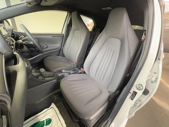 ヤリス Ｘ　衝突軽減　レーンキープ　ナビ　Ｂカメラ　Ｂｌｕｅｔｏｏｔｈオーディオ　キーレス　禁煙車　横滑り防止　ＡＢＳ　オートハイビーム　オートライト　電格ミラー　運転席エアバッグ　助手席エアバッグ（44枚目）