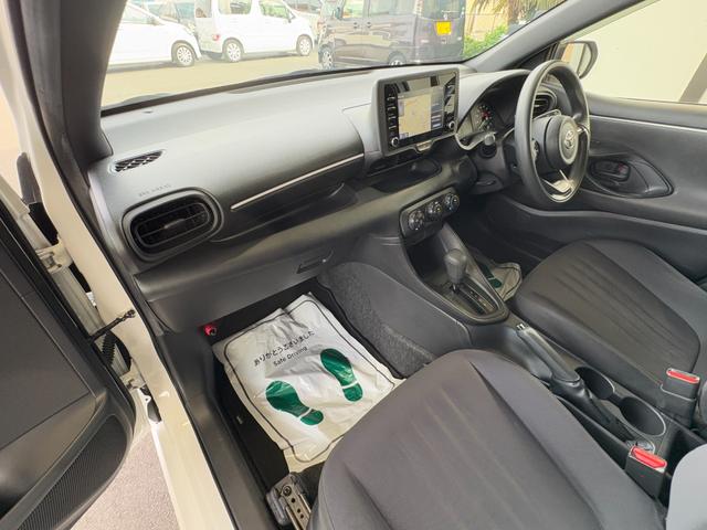 ヤリス Ｘ　衝突軽減　レーンキープ　ナビ　Ｂカメラ　Ｂｌｕｅｔｏｏｔｈオーディオ　キーレス　禁煙車　横滑り防止　ＡＢＳ　オートハイビーム　オートライト　電格ミラー　運転席エアバッグ　助手席エアバッグ（45枚目）