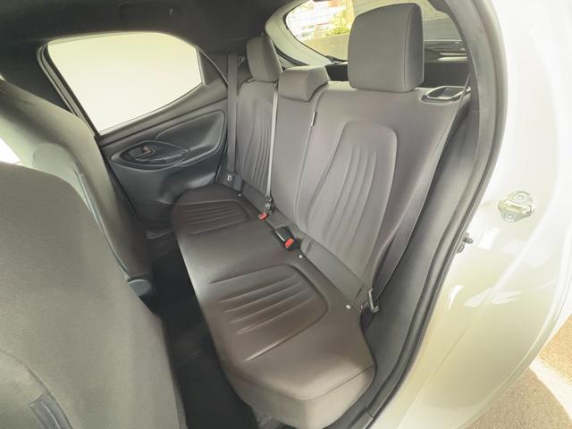 ヤリス Ｘ　衝突軽減　レーンキープ　ナビ　Ｂカメラ　Ｂｌｕｅｔｏｏｔｈオーディオ　キーレス　禁煙車　横滑り防止　ＡＢＳ　オートハイビーム　オートライト　電格ミラー　運転席エアバッグ　助手席エアバッグ（47枚目）