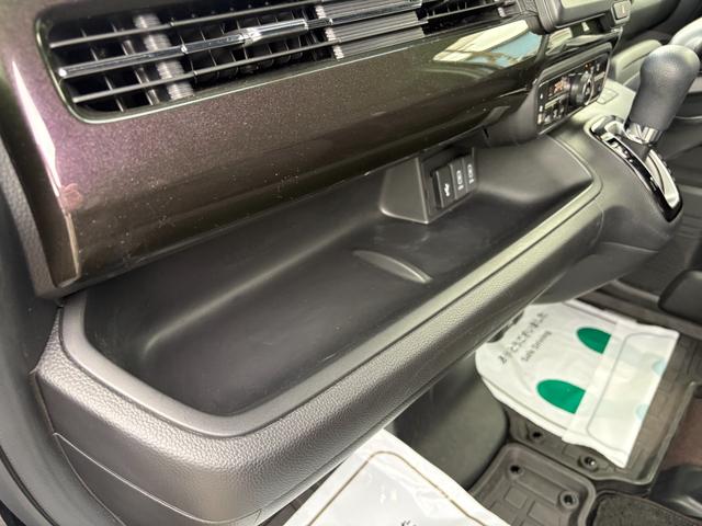 Ｎ－ＢＯＸカスタム Ｇ・ＥＸホンダセンシング　衝突軽減　レーンキープ　アダプティブクルーズ　片側電動　シートヒーター　ナビ　フルセグ　Ｂカメラ　Ｂｌｕｅｔｏｏｔｈオーディオ　ＥＴＣ　Ｉストップ　ＬＥＤヘッドライト　１６インチＡＷ　スマキー（44枚目）