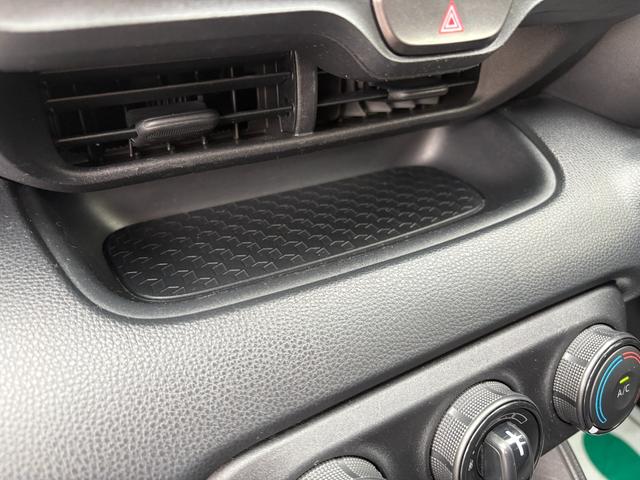 ヤリス Ｘ　衝突軽減　レーンキープ　障害物センサー　ナビ　Ｂカメラ　Ｂｌｕｅｔｏｏｔｈオーディオ　ＥＴＣ　スマキー　ＡＢＳ　オートハイビーム　オートライト　電格ミラー　ＣＤ　ＤＶＤ再生（46枚目）