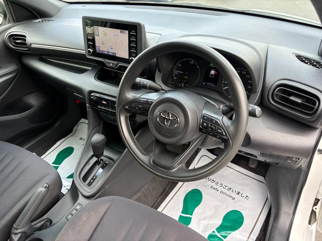 ヤリス ハイブリッドＸ　衝突軽減　レーンキープ　障害物センサー　アダプティブクルーズ　ナビ　Ｂカメラ　Ｂｌｕｅｔｏｏｔｈオーディオ　ＥＴＣ　Ｉストップ　禁煙車　ＡＢＳ　オートハイビーム　オートライト（26枚目）