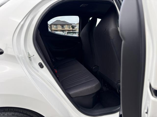 ヤリス ハイブリッドＸ　衝突軽減　レーンキープ　障害物センサー　アダプティブクルーズ　ナビ　Ｂカメラ　Ｂｌｕｅｔｏｏｔｈオーディオ　ＥＴＣ　Ｉストップ　禁煙車　ＡＢＳ　オートハイビーム　オートライト（27枚目）