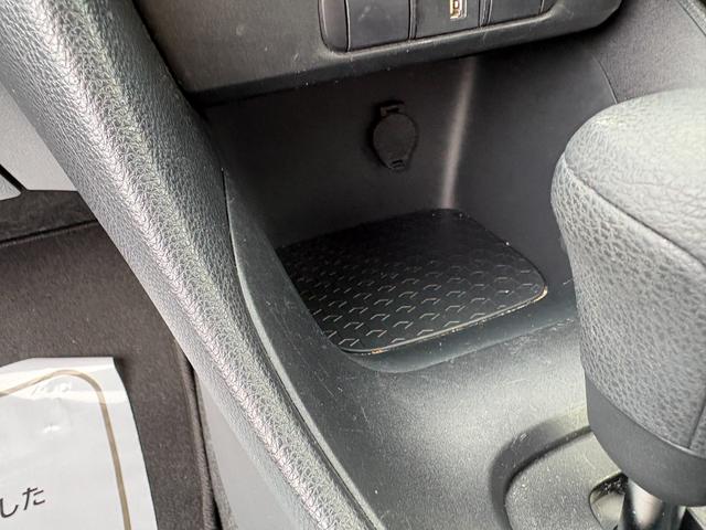 ヤリス ハイブリッドＸ　衝突軽減　レーンキープ　障害物センサー　アダプティブクルーズ　ナビ　Ｂカメラ　Ｂｌｕｅｔｏｏｔｈオーディオ　ＥＴＣ　Ｉストップ　禁煙車　ＡＢＳ　オートハイビーム　オートライト（43枚目）