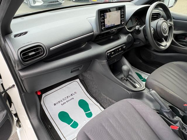 ヤリス ハイブリッドＸ　衝突軽減　レーンキープ　障害物センサー　アダプティブクルーズ　ナビ　Ｂカメラ　Ｂｌｕｅｔｏｏｔｈオーディオ　ＥＴＣ　Ｉストップ　禁煙車　ＡＢＳ　オートハイビーム　オートライト（50枚目）