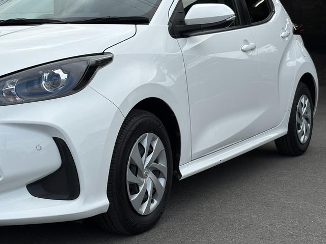 ヤリス ハイブリッドＸ　衝突軽減　レーンキープ　障害物センサー　アダプティブクルーズ　ナビ　Ｂカメラ　Ｂｌｕｅｔｏｏｔｈオーディオ　ＥＴＣ　Ｉストップ　禁煙車　ＡＢＳ　オートハイビーム　オートライト（59枚目）