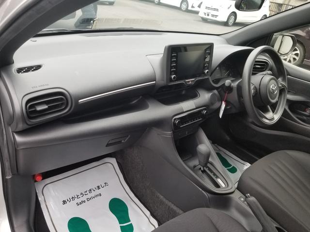 ヤリス ハイブリッドＸ　衝突軽減　レーンキープ　アダプティブクルーズ　ナビ　Ｂカメラ　Ｂｌｕｅｔｏｏｔｈオーディオ　ＥＴＣ　キーレス　フルフラット　ＡＢＳ　オートハイビーム　オートライト　電格ミラー　運転席エアバッグ（44枚目）