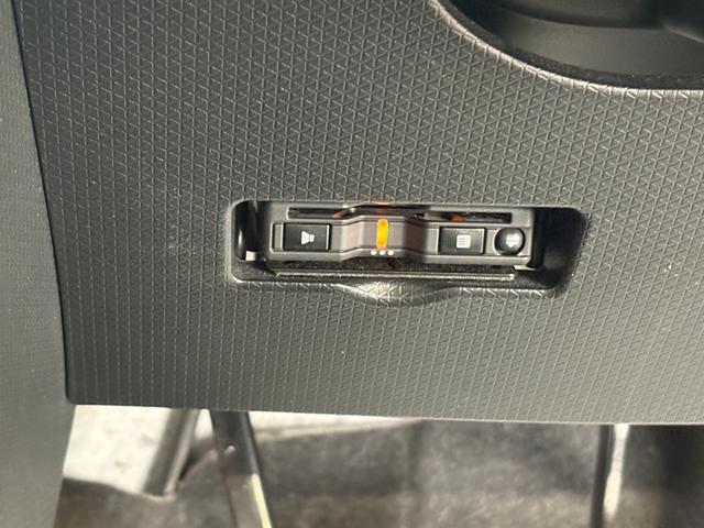 タント Ｌ　衝突軽減　障害物センサー　両側スライド　ナビ　ワンセグ　ＥＴＣ　Ｉストップ　ＬＥＤヘッドライト　キーレス　禁煙車　フルフラット　ＡＢＳ　オートハイビーム　オートライト　ウォークスルー　ＣＤ（8枚目）