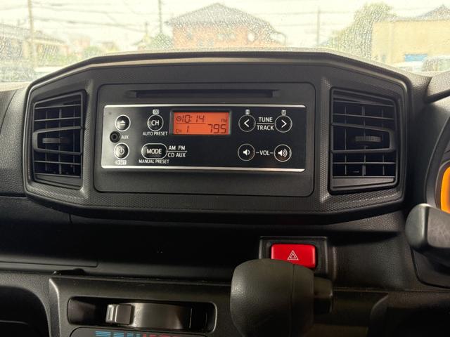 ミライース Ｌ　Ｉストップ　キーレス　フルフラット　ＡＢＳ　ＣＤ　運転席エアバッグ　助手席エアバッグ　エアコン　パワーウィンドウ　パワーステアリング　横滑り防止（4枚目）