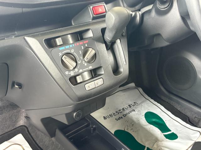 ミライース Ｌ　Ｉストップ　キーレス　フルフラット　ＡＢＳ　ＣＤ　運転席エアバッグ　助手席エアバッグ　エアコン　パワーウィンドウ　パワーステアリング　横滑り防止（5枚目）