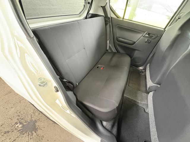 ミライース Ｌ　Ｉストップ　キーレス　フルフラット　ＡＢＳ　ＣＤ　運転席エアバッグ　助手席エアバッグ　エアコン　パワーウィンドウ　パワーステアリング　横滑り防止（9枚目）