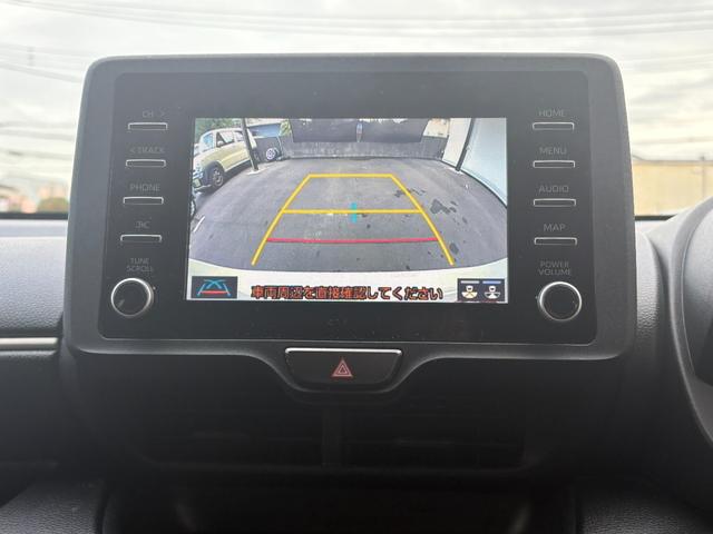 ヤリス ハイブリッドＸ　４ＷＤ　衝突軽減　レーンキープ　アダプティブクルーズ　ナビ　Ｂカメラ　Ｂｌｕｅｔｏｏｔｈオーディオ　ＥＴＣ　スマキー　禁煙車　フルフラット　ＡＢＳ　オートハイビーム　オートライト　電格ミラー（5枚目）