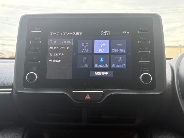 ヤリス ハイブリッドＸ　４ＷＤ　衝突軽減　レーンキープ　アダプティブクルーズ　ナビ　Ｂカメラ　Ｂｌｕｅｔｏｏｔｈオーディオ　ＥＴＣ　スマキー　禁煙車　フルフラット　ＡＢＳ　オートハイビーム　オートライト　電格ミラー（6枚目）