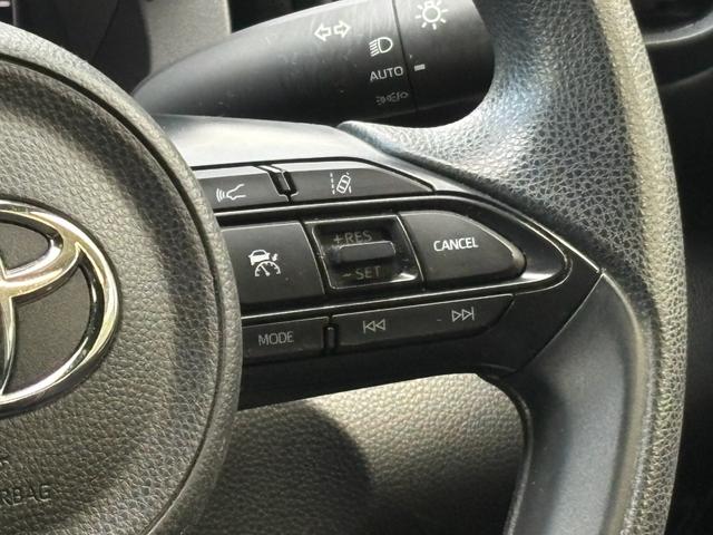 ヤリス ハイブリッドＸ　４ＷＤ　衝突軽減　レーンキープ　アダプティブクルーズ　ナビ　Ｂカメラ　Ｂｌｕｅｔｏｏｔｈオーディオ　ＥＴＣ　スマキー　禁煙車　フルフラット　ＡＢＳ　オートハイビーム　オートライト　電格ミラー（15枚目）