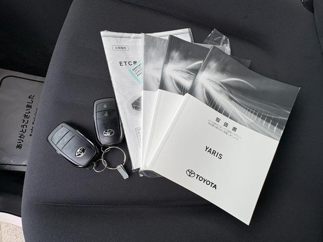 ヤリス ハイブリッドＸ　４ＷＤ　衝突軽減　レーンキープ　アダプティブクルーズ　ナビ　Ｂカメラ　Ｂｌｕｅｔｏｏｔｈオーディオ　ＥＴＣ　スマキー　禁煙車　フルフラット　ＡＢＳ　オートハイビーム　オートライト　電格ミラー（22枚目）